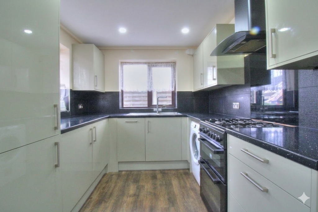 Property photo 3 of 11 Gemini_Generated_Image_Urg3Zyurg3Zyurg3