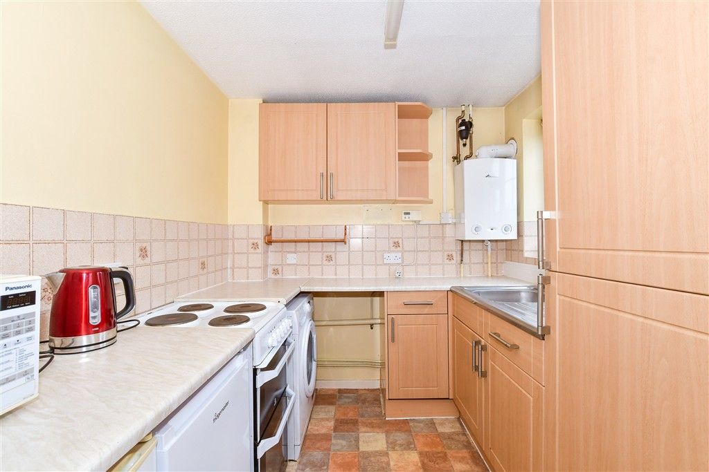 Property photo 3 of 11 Kitchen