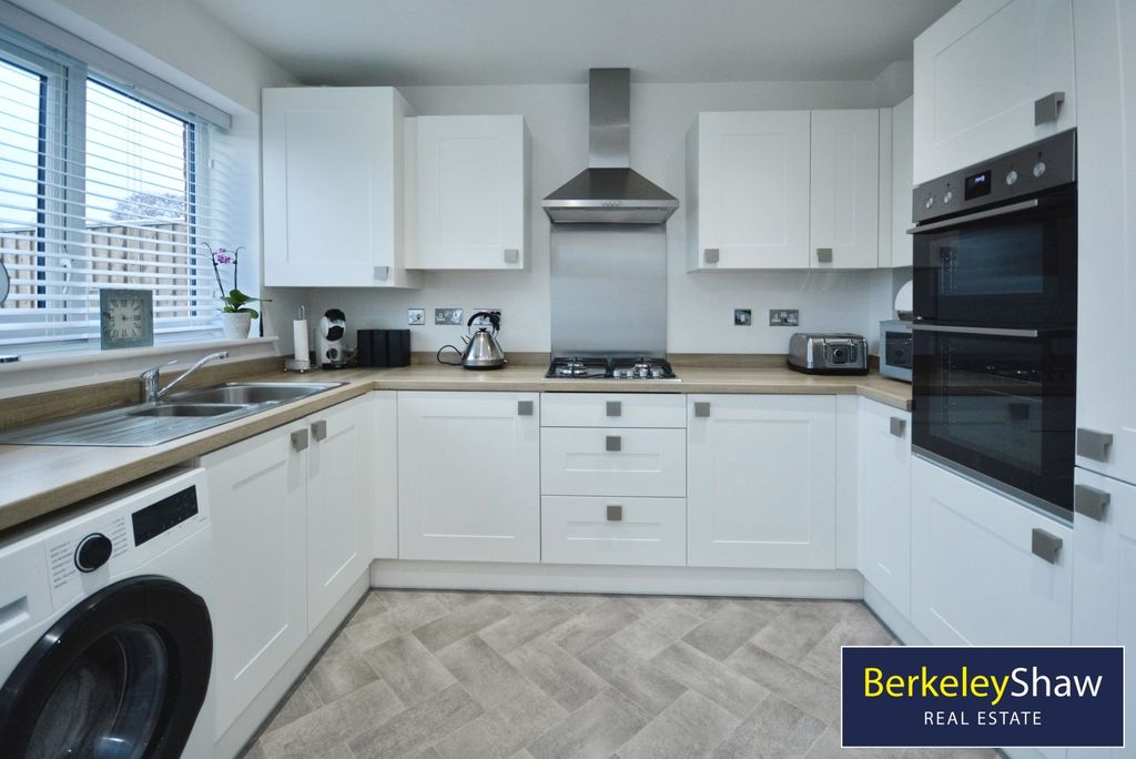 Property photo 2 of 17 Kitchen