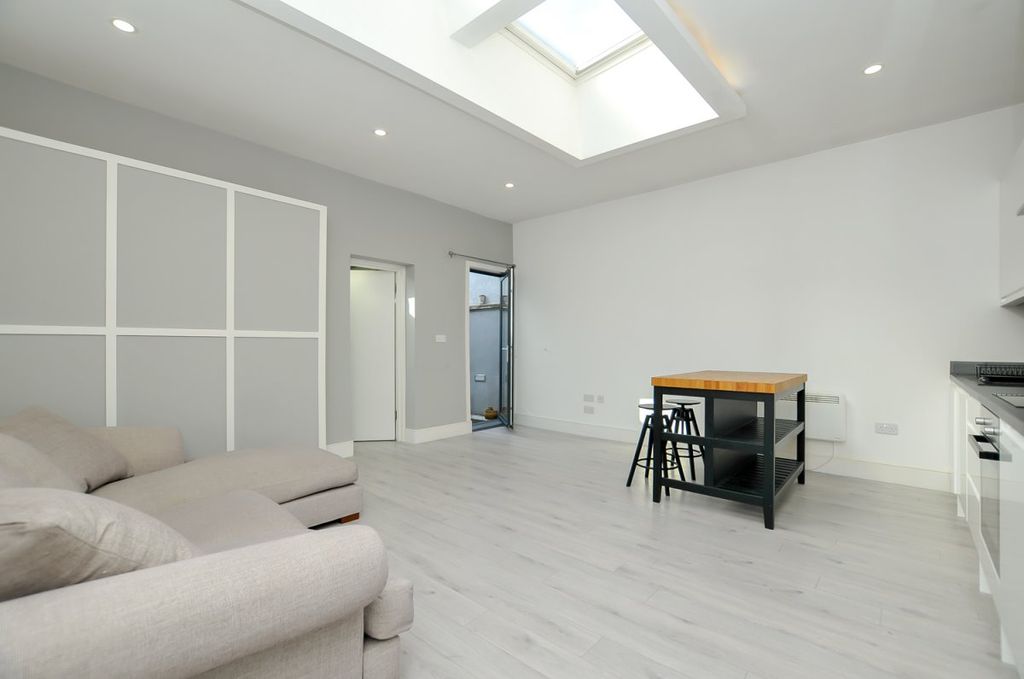 Property photo 2 of 8