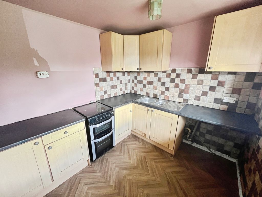 Property photo 3 of 9 Kitchen