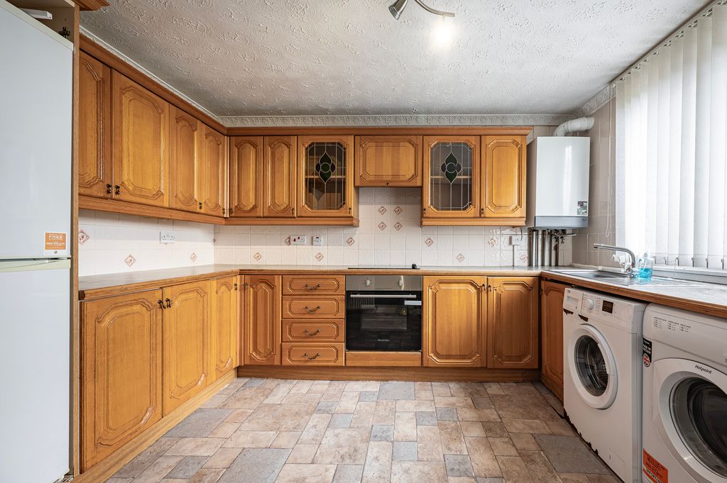 Property photo 3 of 41