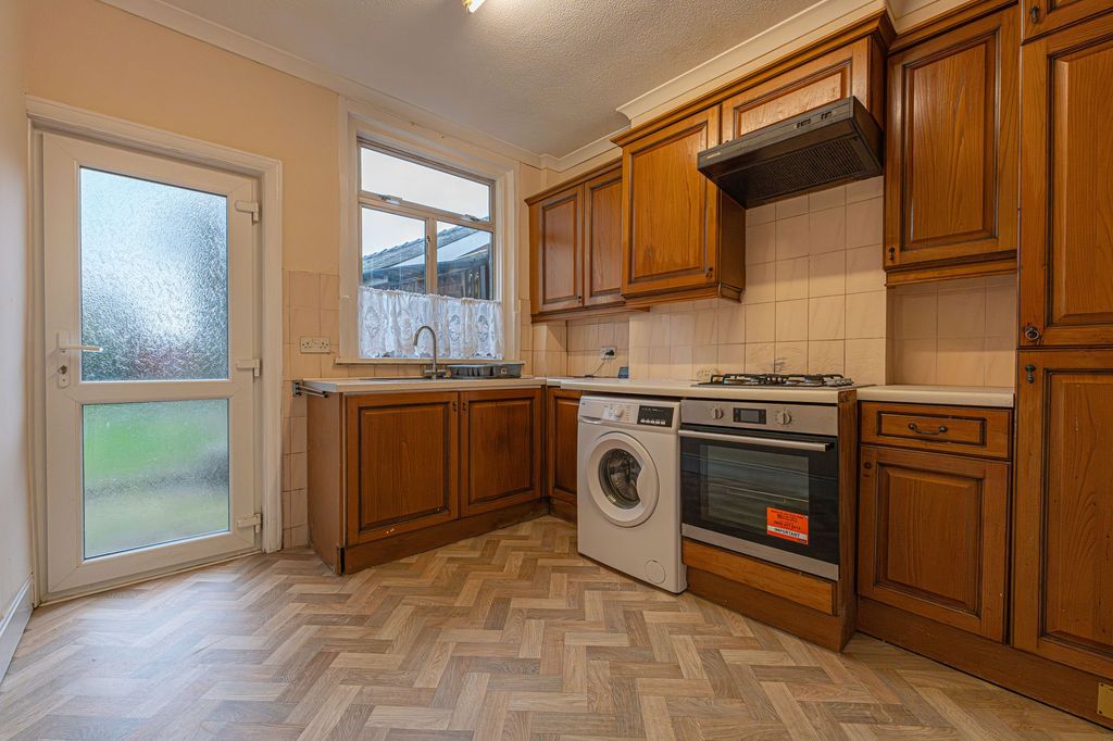 Property photo 3 of 31