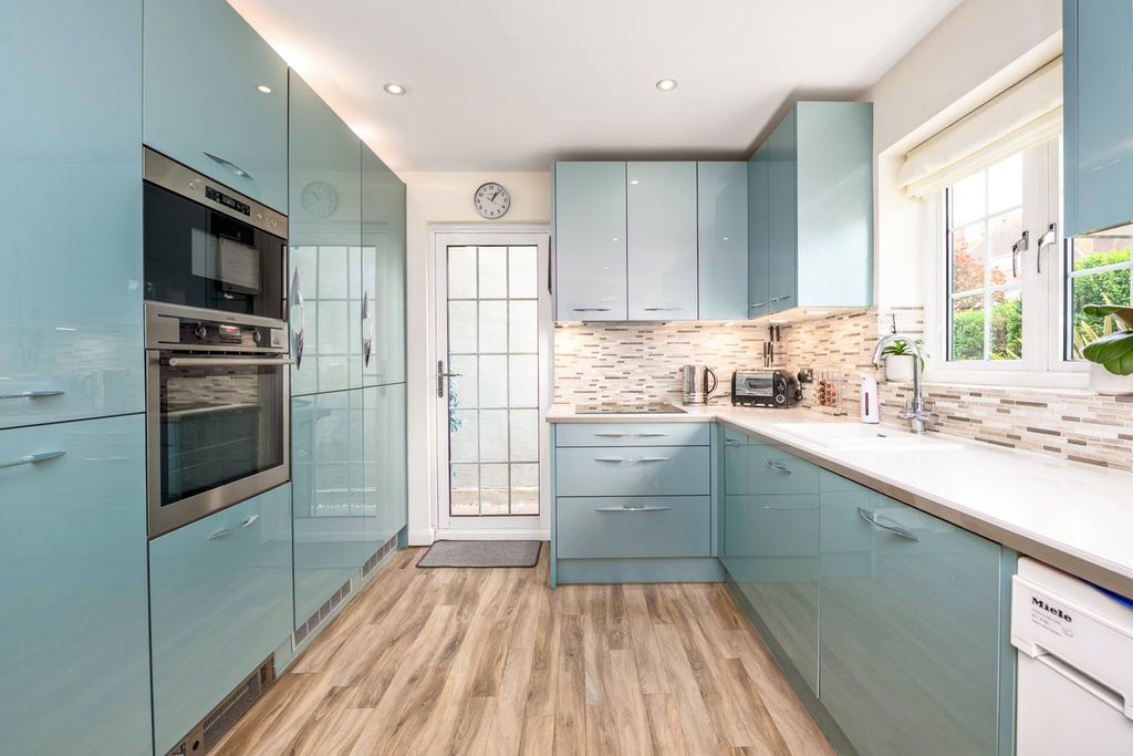 Property photo 3 of 21