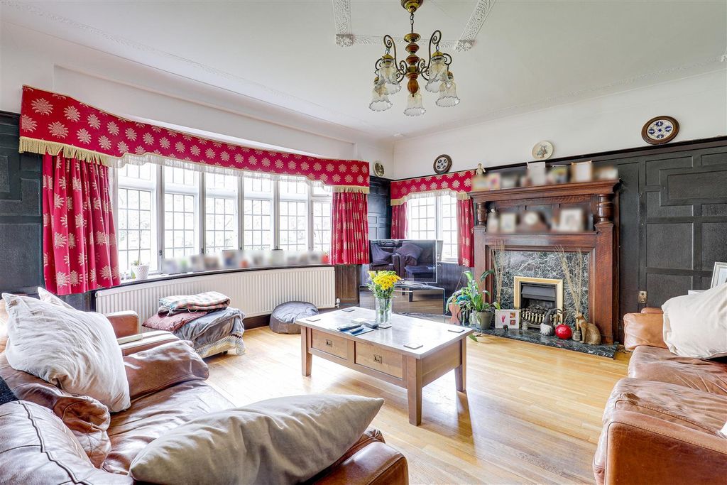 Property photo 3 of 28 32387.Jpg