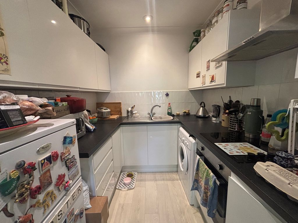 Property photo 3 of 6