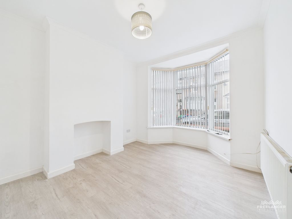 Property photo 2 of 13 Living Toom