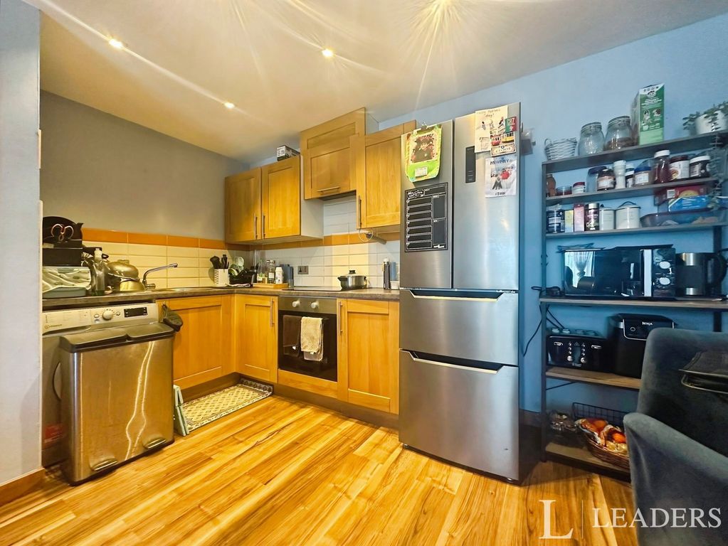 Property photo 3 of 6 Kitchen