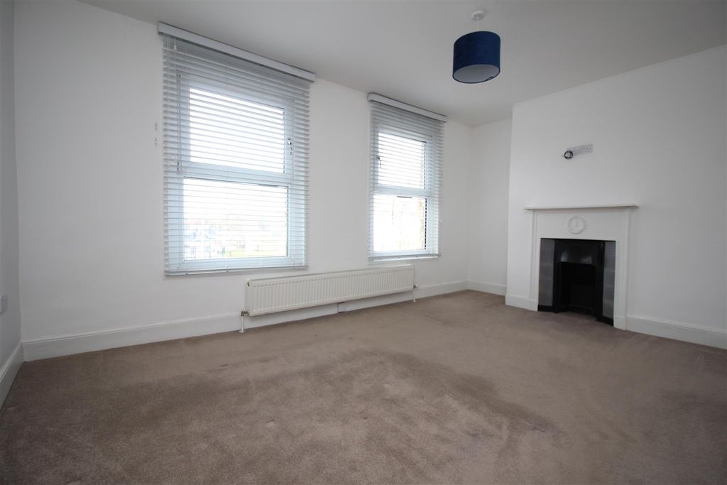 Property photo 3 of 9 Picture 3