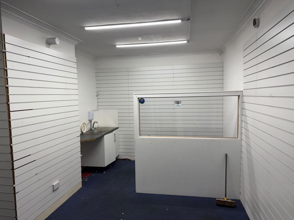 Property photo 3 of 4 Shop