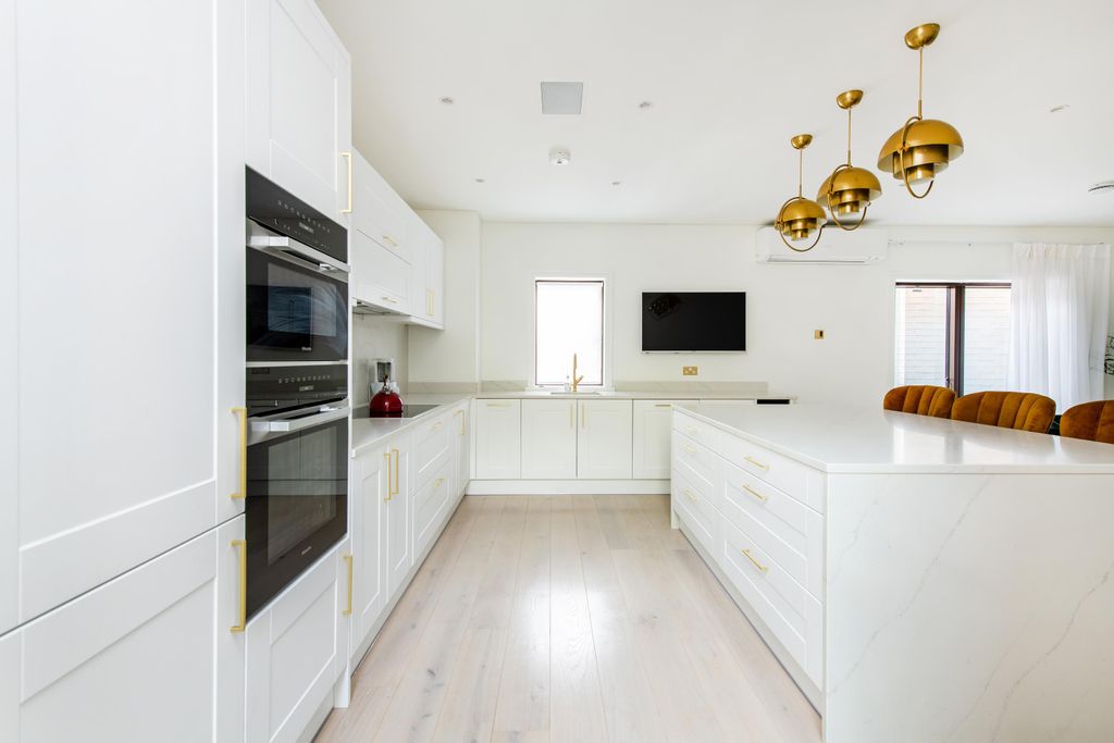 Property photo 2 of 15 Image