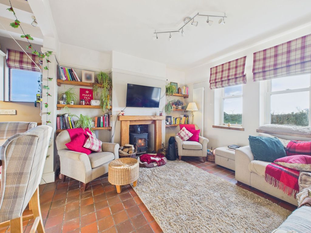 Property photo 3 of 28