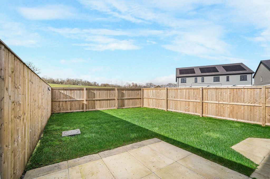 Property photo 3 of 32