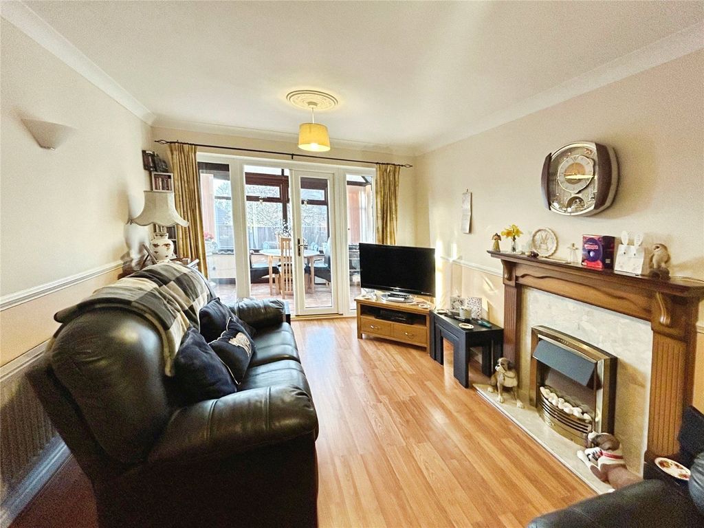 Property photo 3 of 13 Lounge