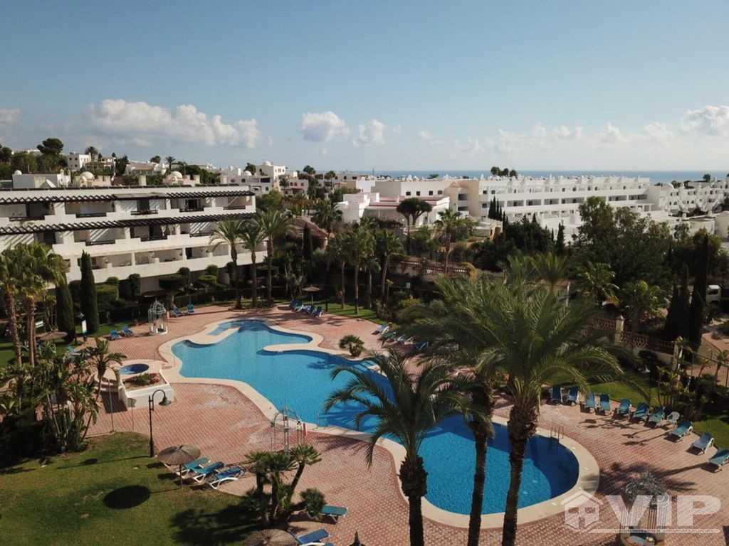 Property photo 2 of 32