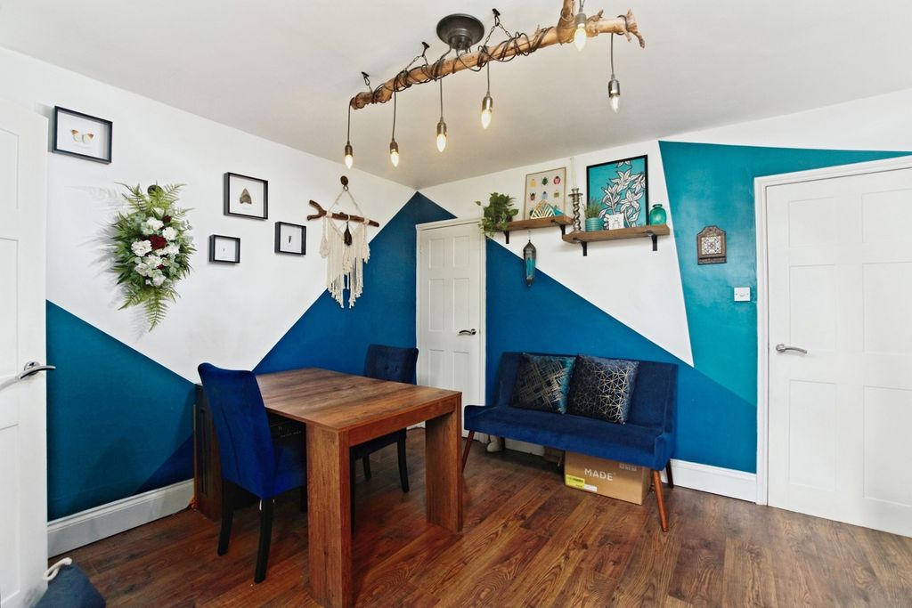 Property photo 3 of 17 Pbox-Img.Jpg