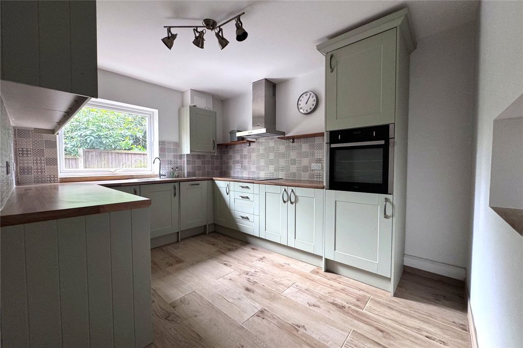 Property photo 2 of 10 Kitchen