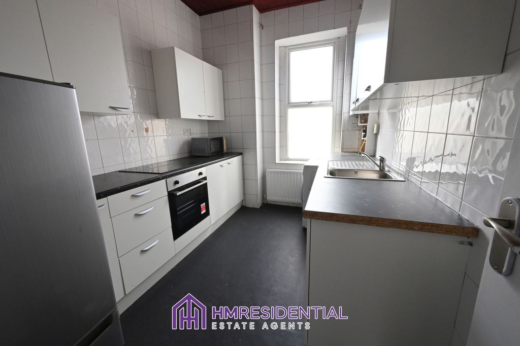 Property photo 3 of 8 Gallery