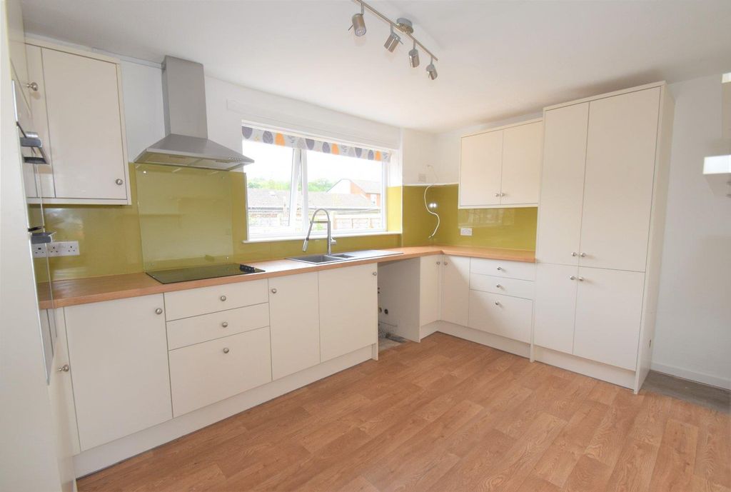 Property photo 3 of 9 Tiverton Seddons