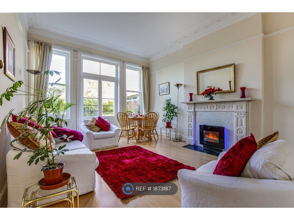 Property photo 1 of 18 Lounge/Dining Room