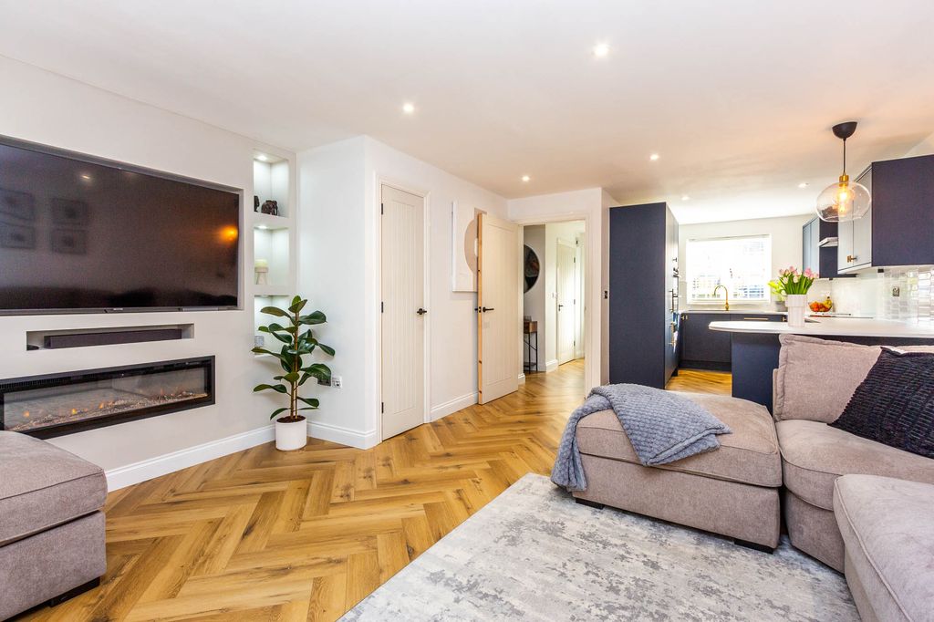 Property photo 2 of 19 Lounge Area