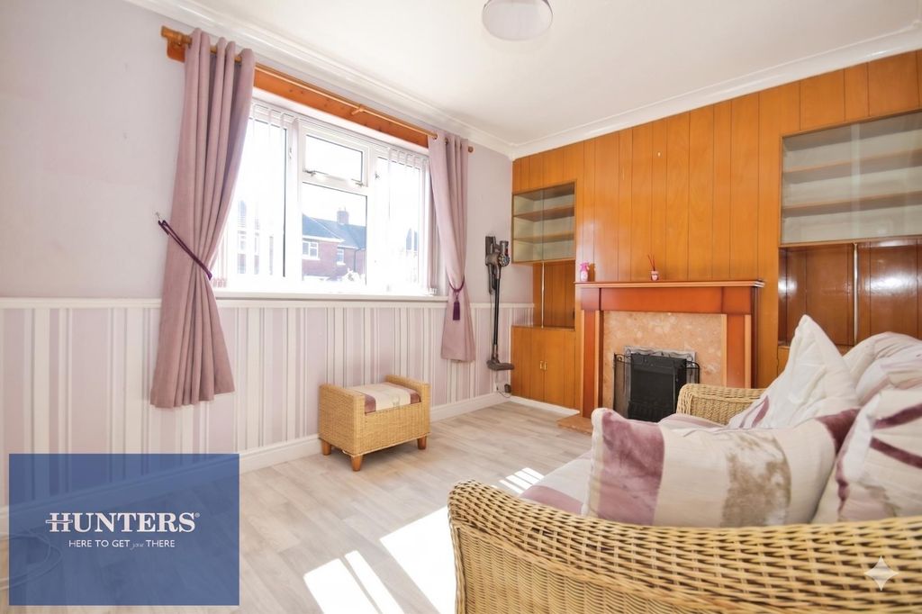 Property photo 3 of 20 Lounge 01.Png