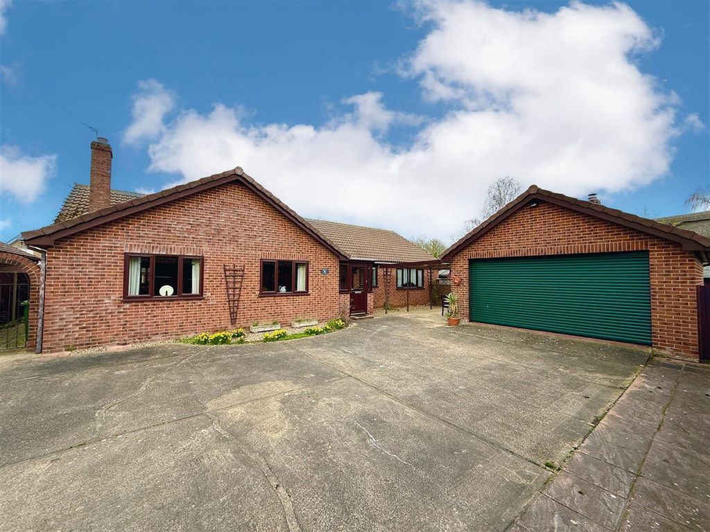 Property photo 1 of 20 28 The Thoroughfare