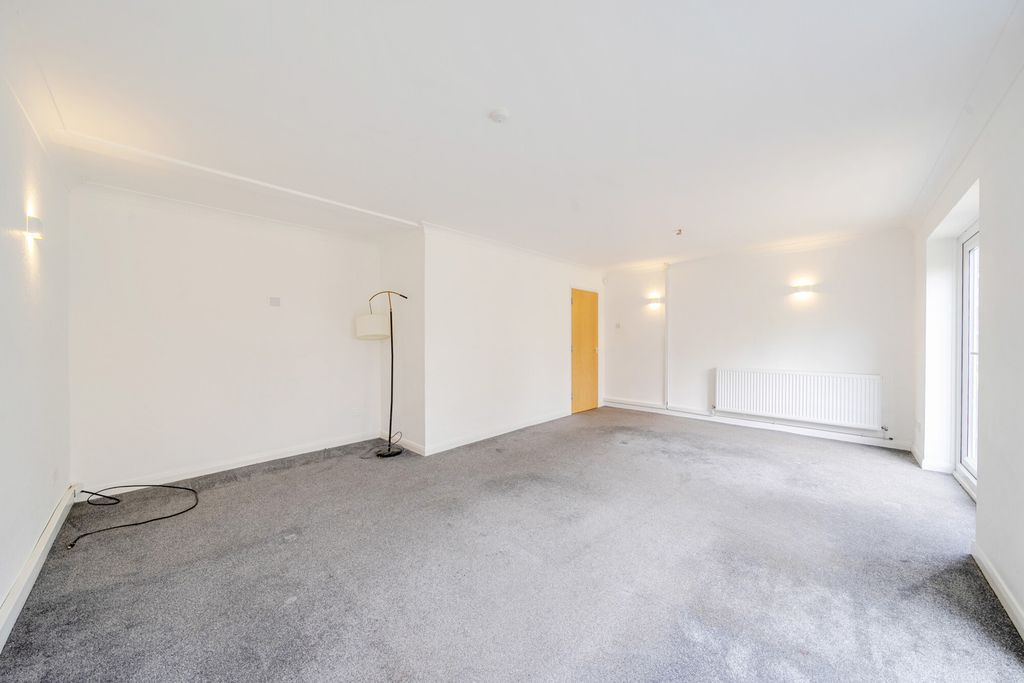 Property photo 3 of 21 1375682-10-6908B4...