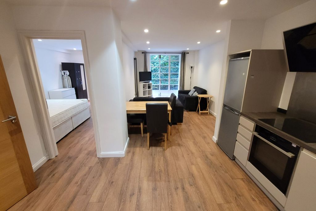Property photo 1 of 9 6 The Grampians, Shepherds Bush Road, Shepherds Bush, London, W6 7Ln