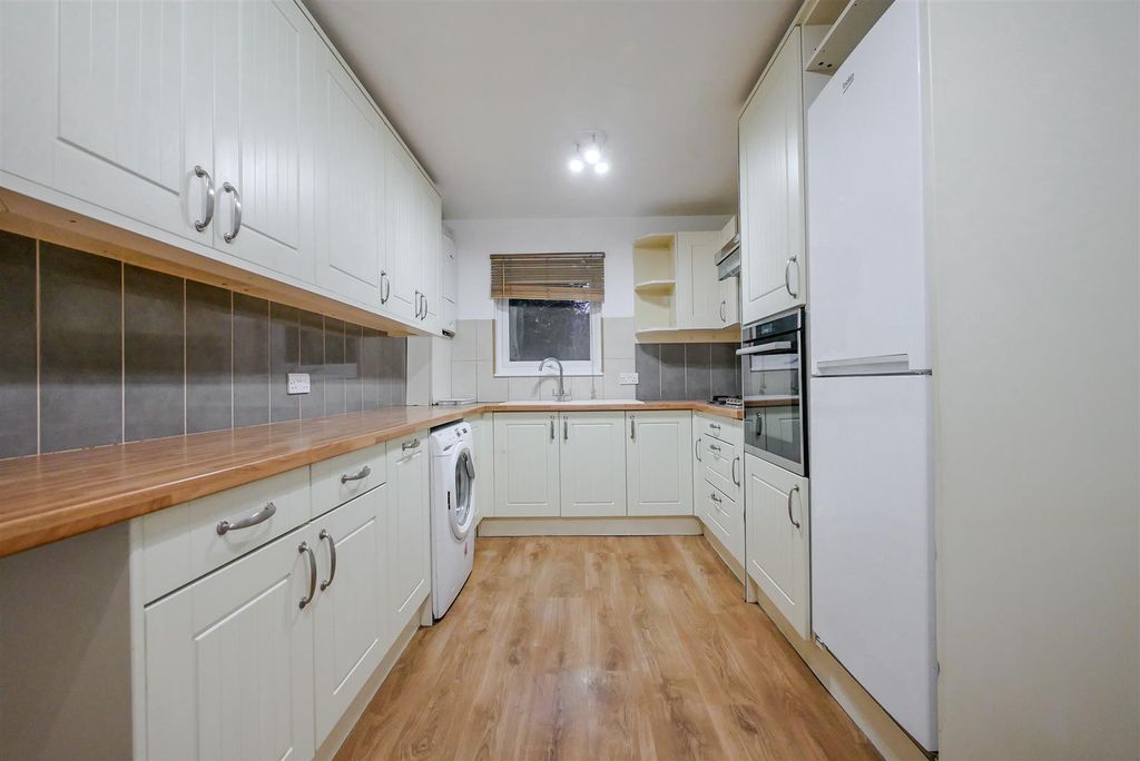 Property photo 2 of 8 Kitchen