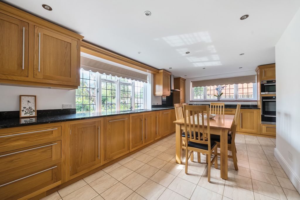 Property photo 2 of 20 1316790-8-686429F...