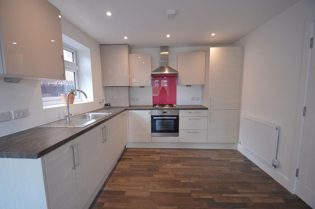 Property photo 3 of 7 Kitchen