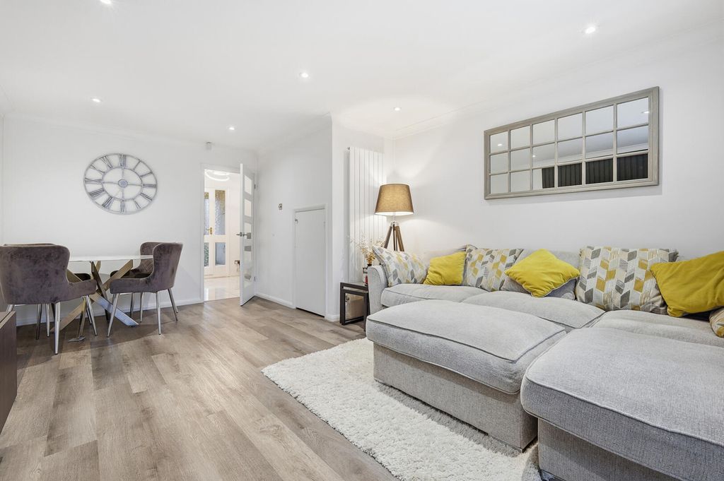 Property photo 1 of 19 Living Room