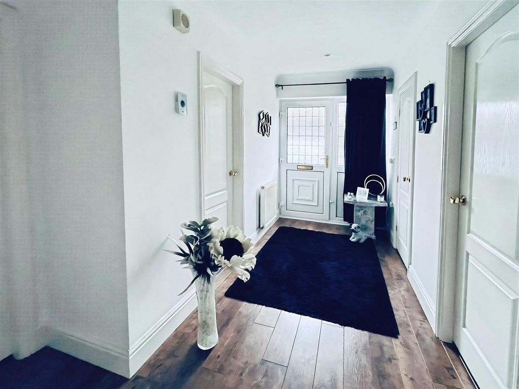 Property photo 2 of 29 Entrance Hall