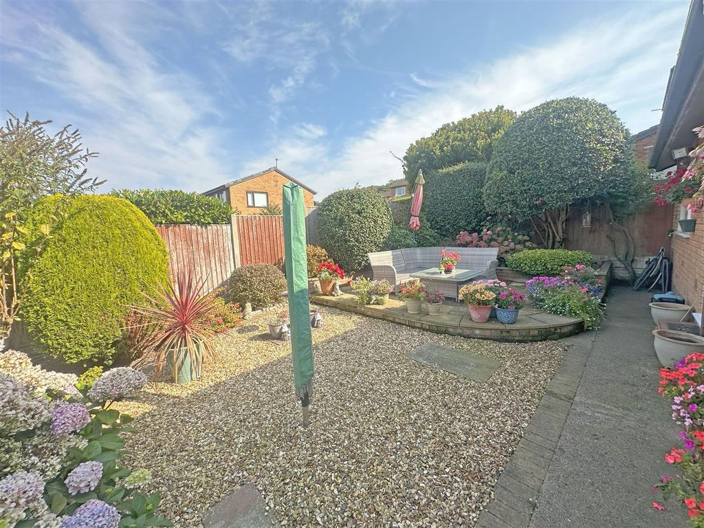 Property photo 2 of 19 Garden.Jpg