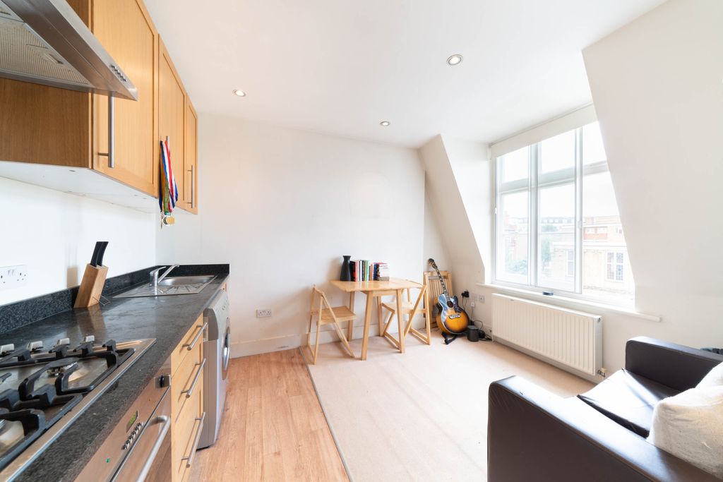 Property photo 2 of 5 Reception/Kitchen