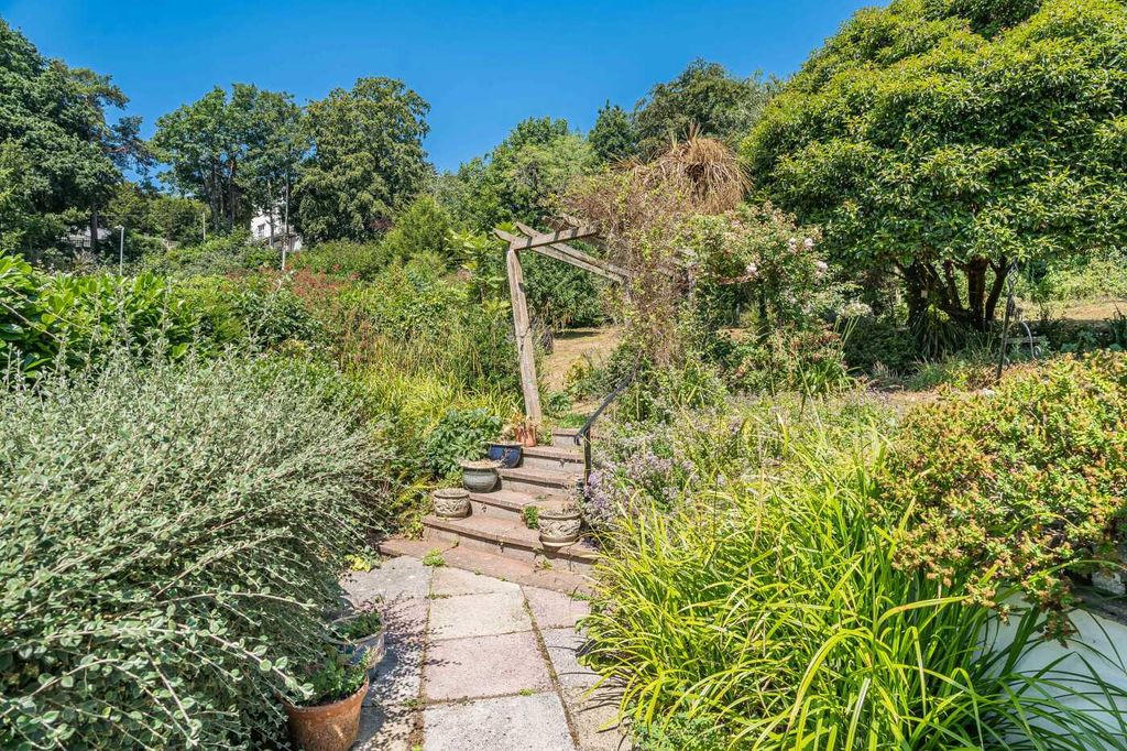 Property photo 2 of 23