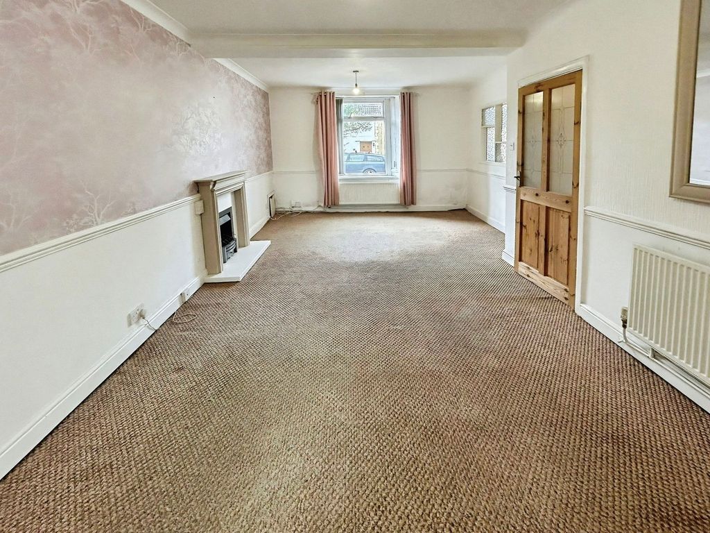 Property photo 2 of 27