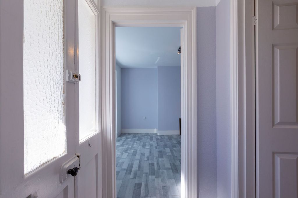 Property photo 3 of 40