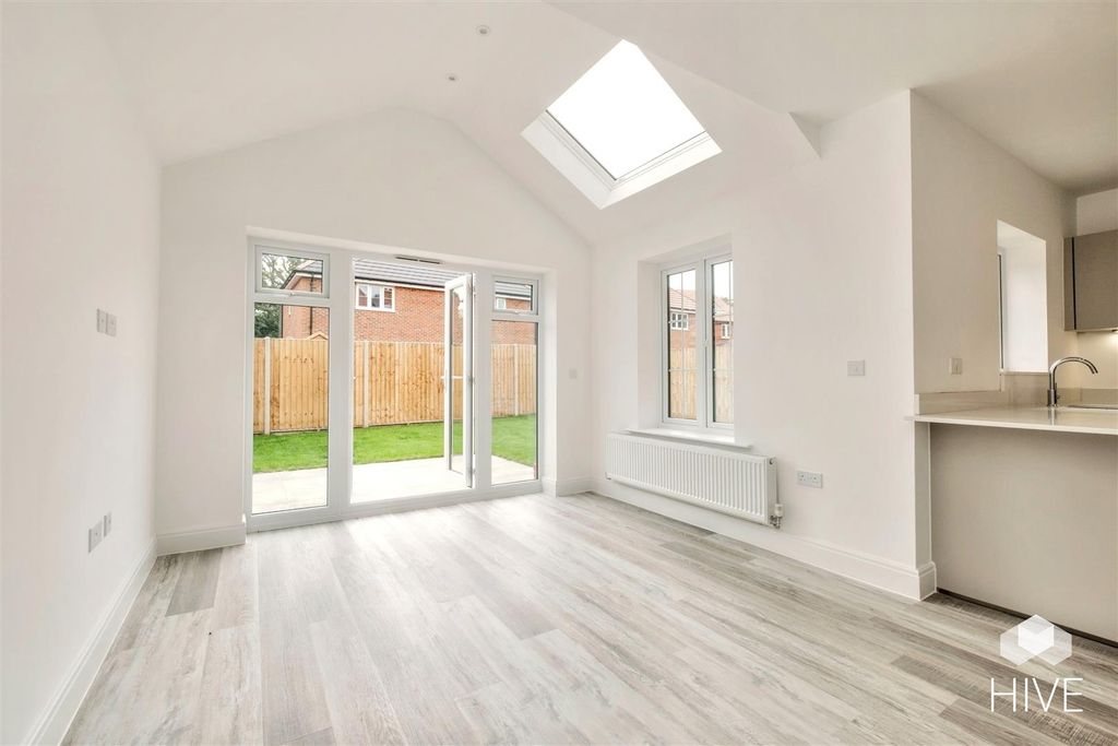 Property photo 3 of 30 Dining Area