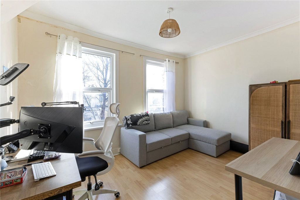 Property photo 3 of 9 Reception