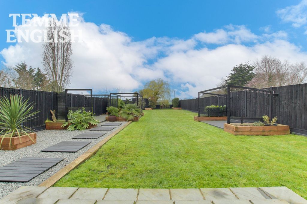 Property photo 2 of 33