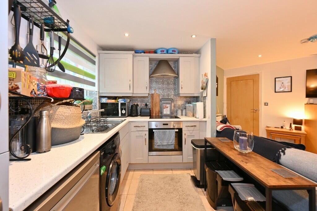 Property photo 3 of 10 Kitchen
