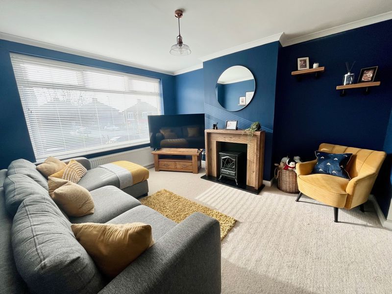 Property photo 3 of 17 Lounge