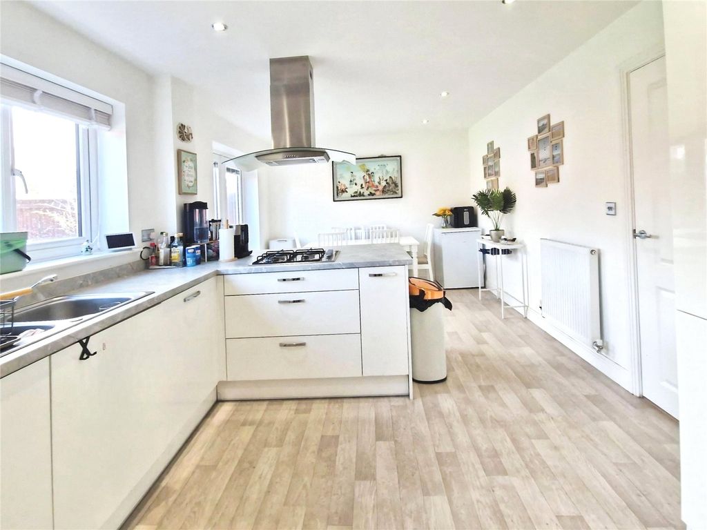 Property photo 2 of 19 Picture No. 21