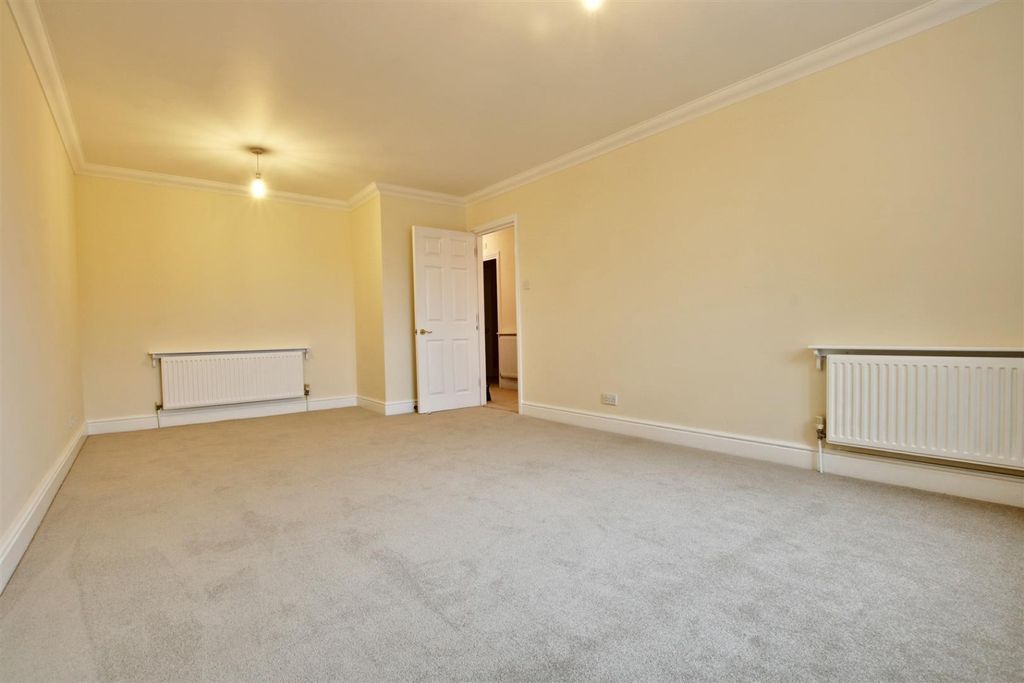 Property photo 3 of 12 5210252