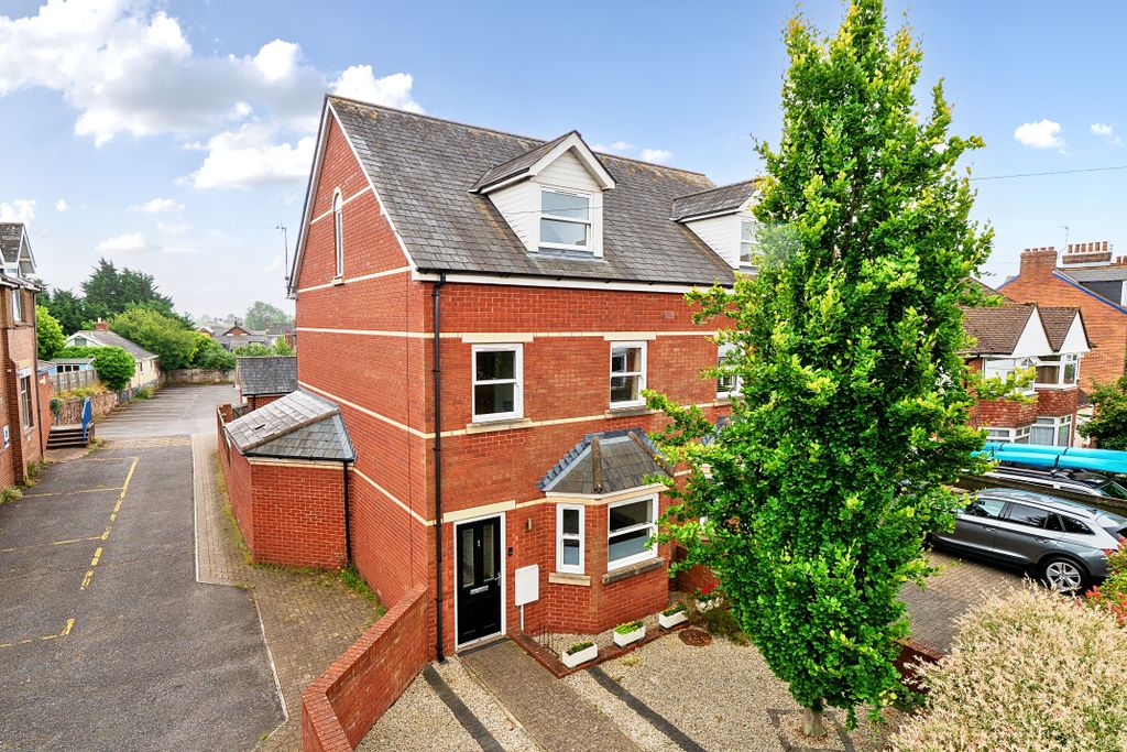 Property photo 1 of 26