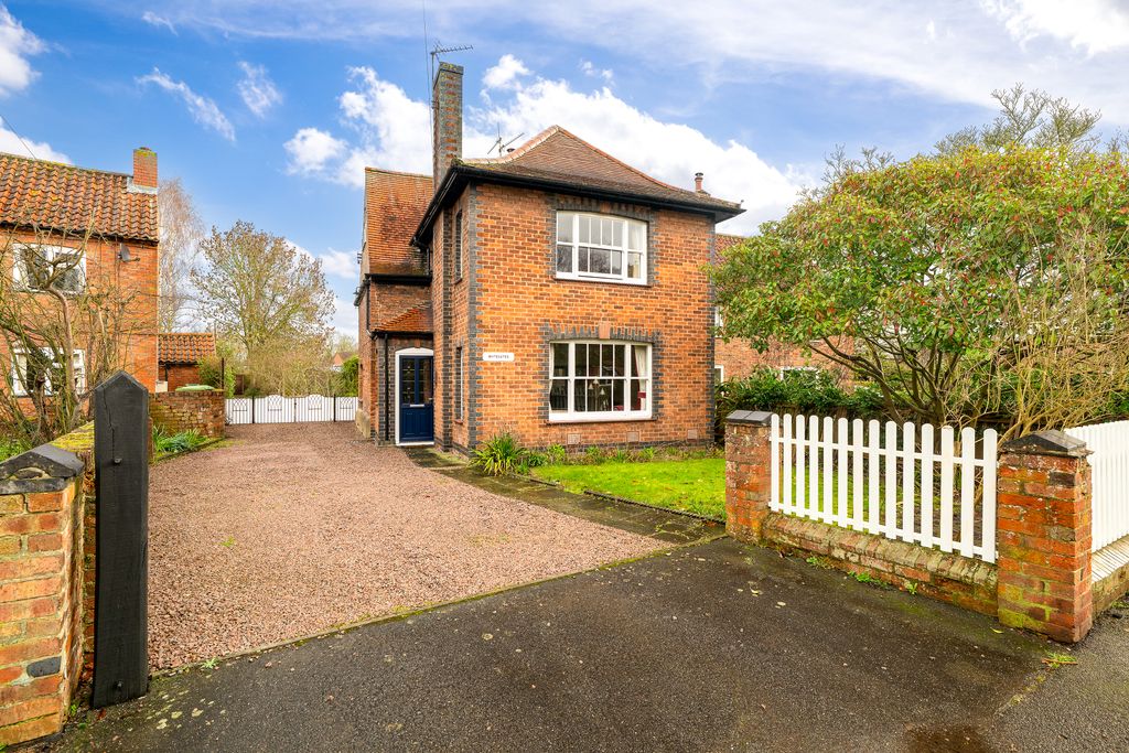 Property photo 1 of 32