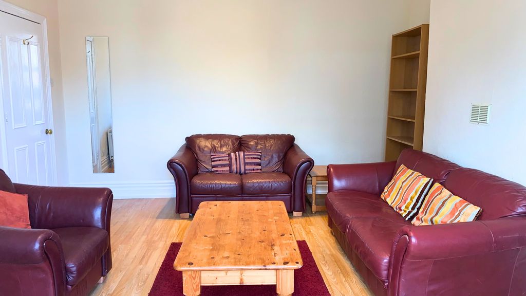 Property photo 1 of 14 Lounge 2