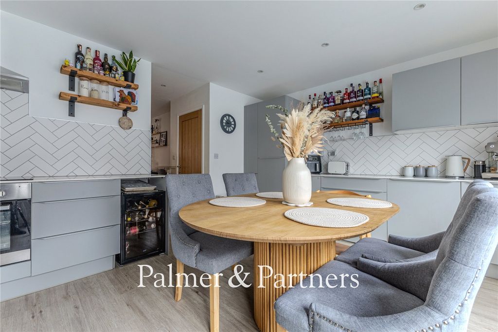 Property photo 2 of 28 Picture No. 30